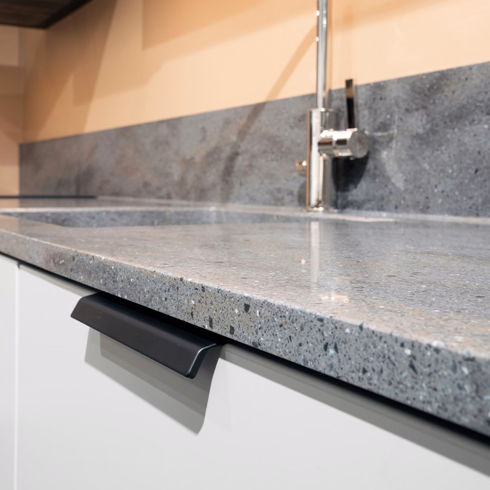 Profil Side mattsvart 160mm