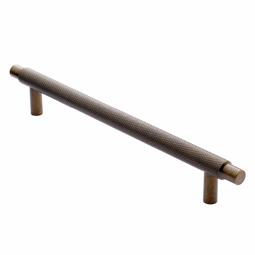 Handtag Manor-192 mässing antik 192mm
