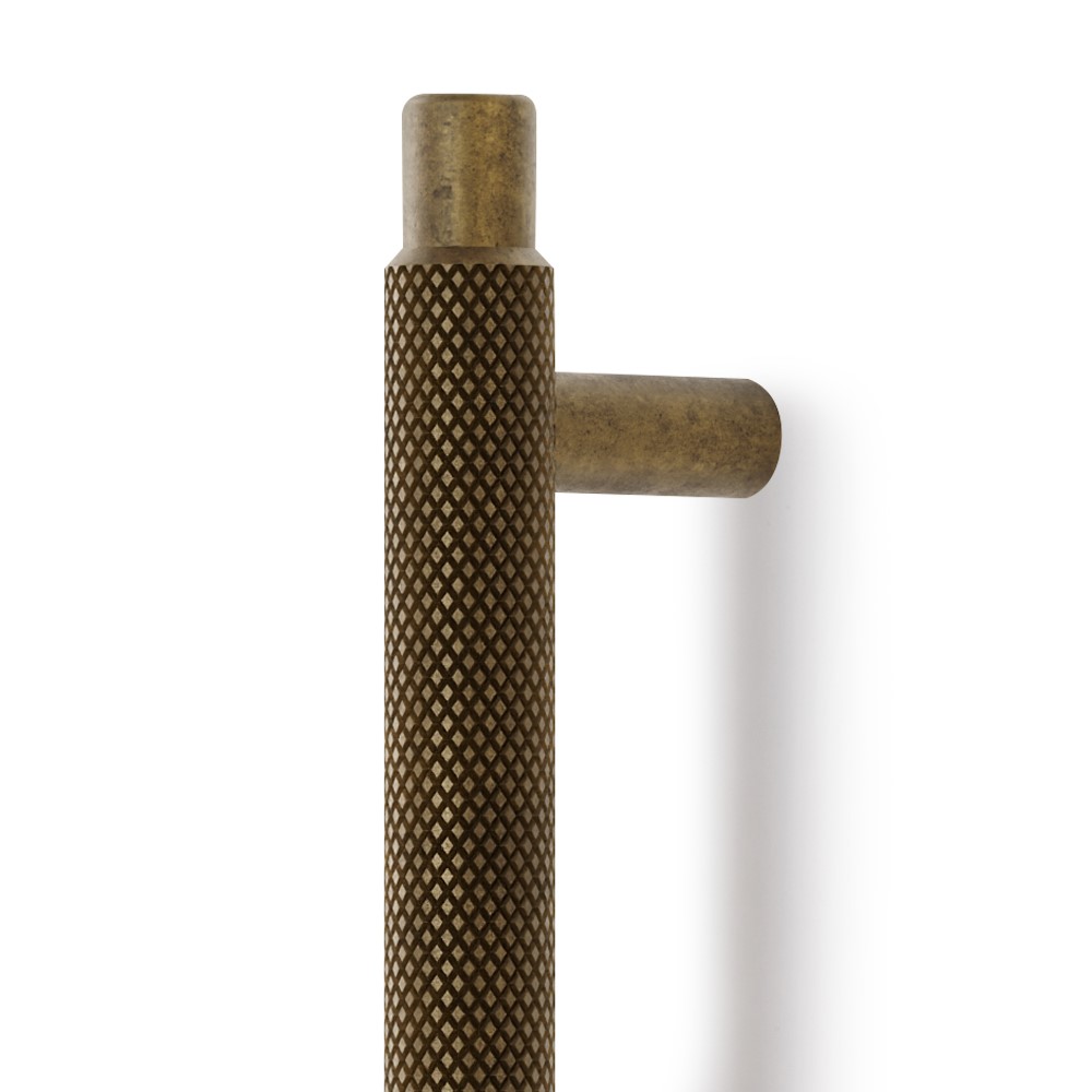 Handtag Manor antik mässing cc640mm