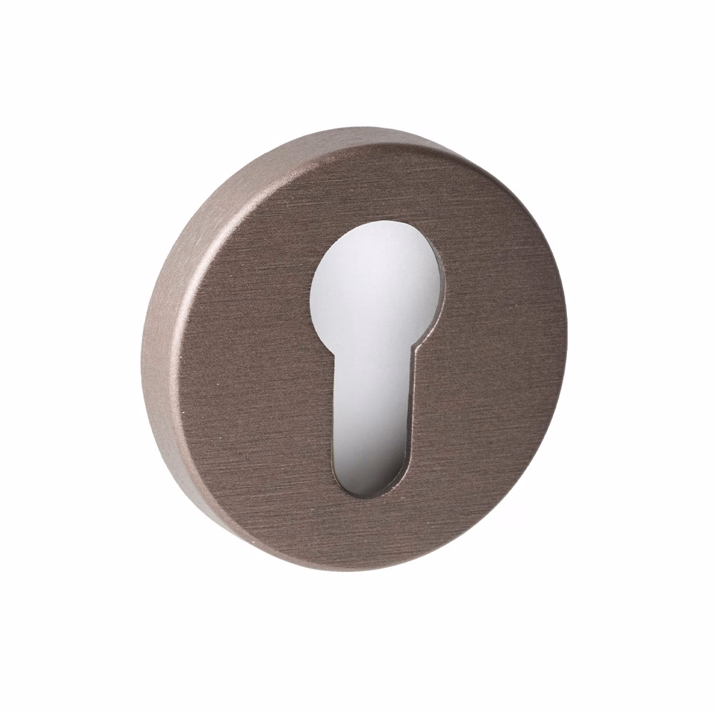 Nyckelskylt R-E mörk brons 38mm