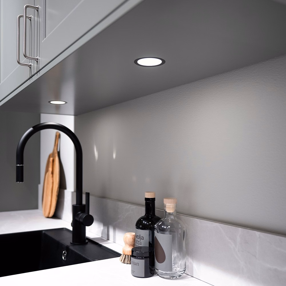 LED-spot Stella flat IP44 24V/3W 3000K svart