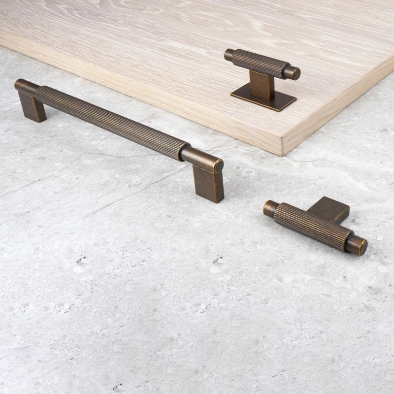 Handtag Arpa - 192mm - Antik mässing