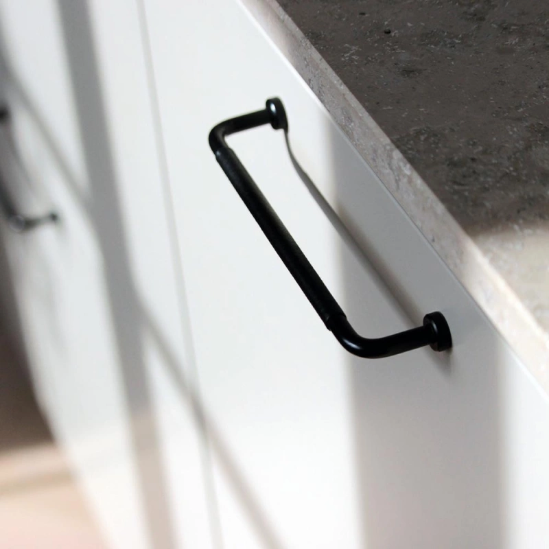 Handtag Lounge - 160mm - Svart/Svart lädersvept