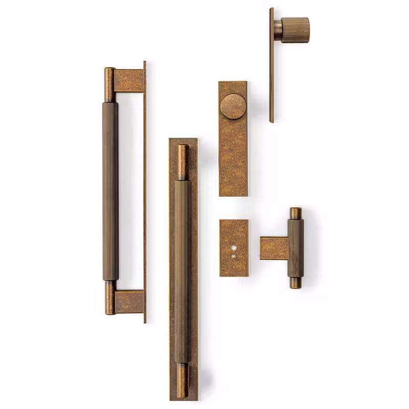 Knopp Arpa - Bricka - Antik mässing