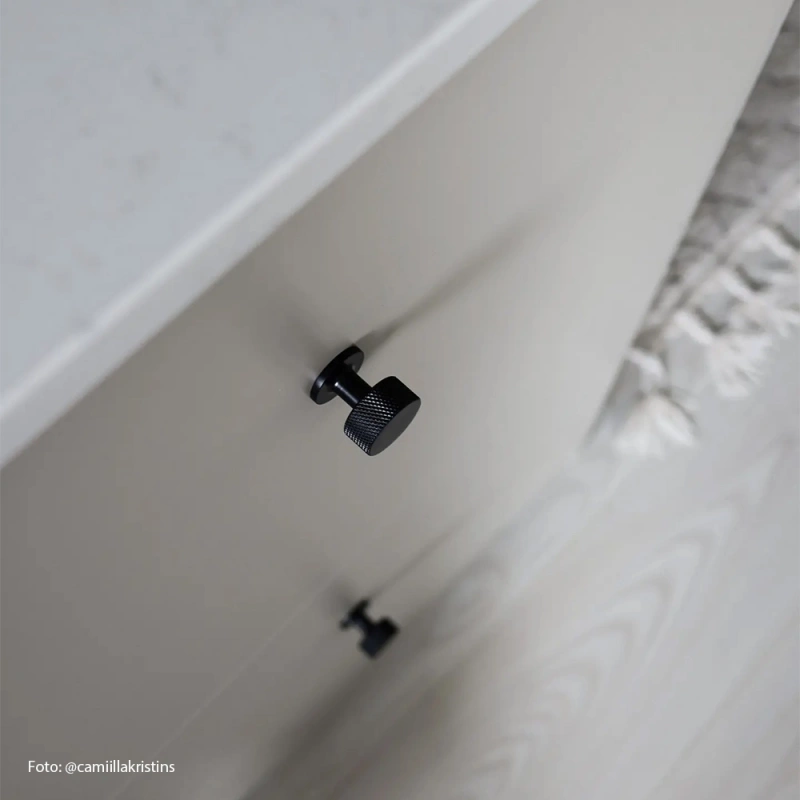 Knopp Crest - Mattsvart