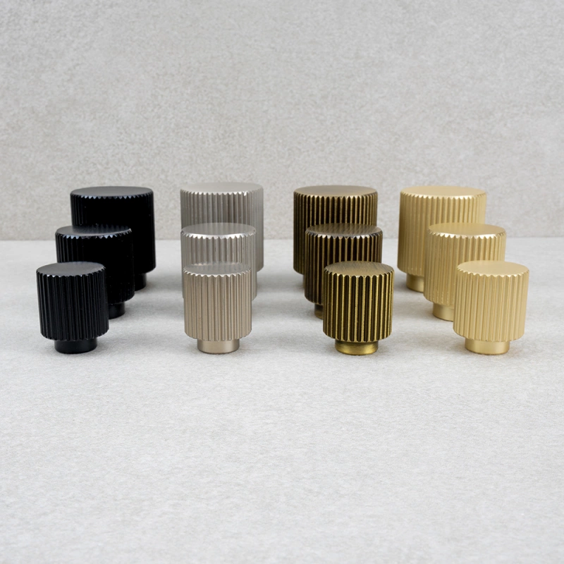 Knopp Helix Stripe - Mässing