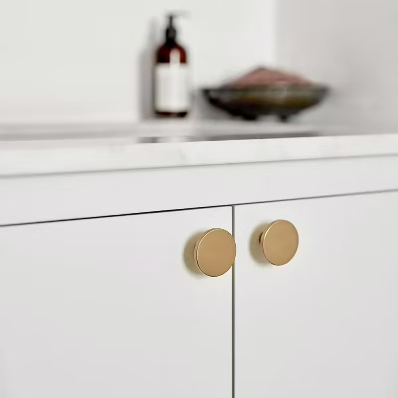 Knopp Plato - 42mm - Borstad Mässing