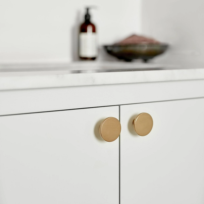 Knopp Plato - 42mm - Borstad Mässing