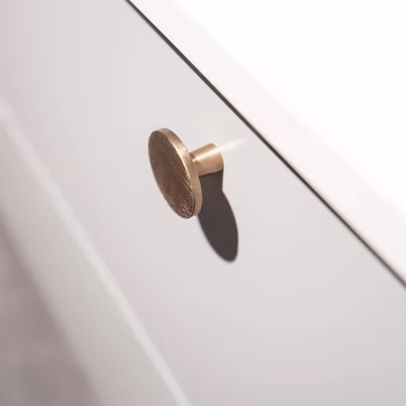 Knopp Plato - 42mm - Borstad Mässing