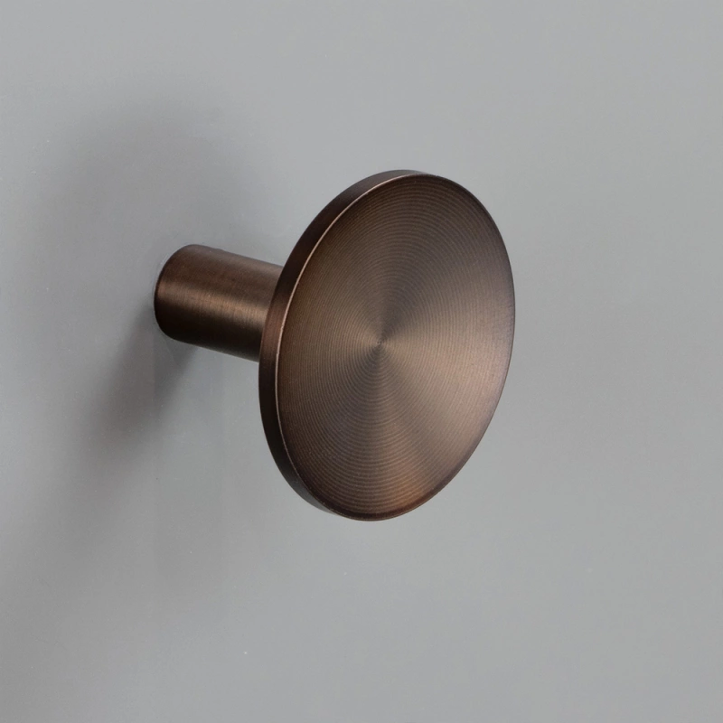 Knopp Sture - 28mm - Brunerad mässing