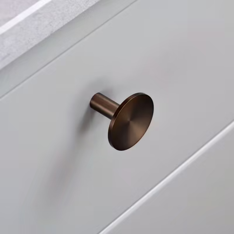 Knopp Sture - 28mm - Brunerad mässing