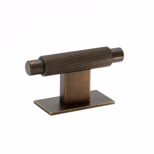 Knopp T Arpa - Bricka - Antik mässing