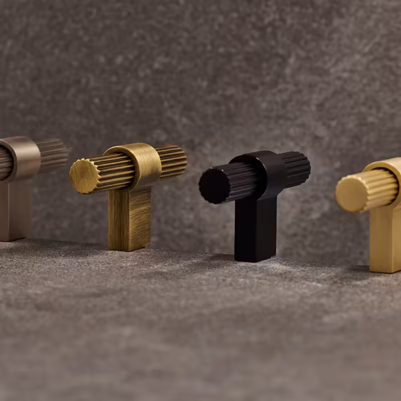 Knopp T Helix Stripe - Mässing