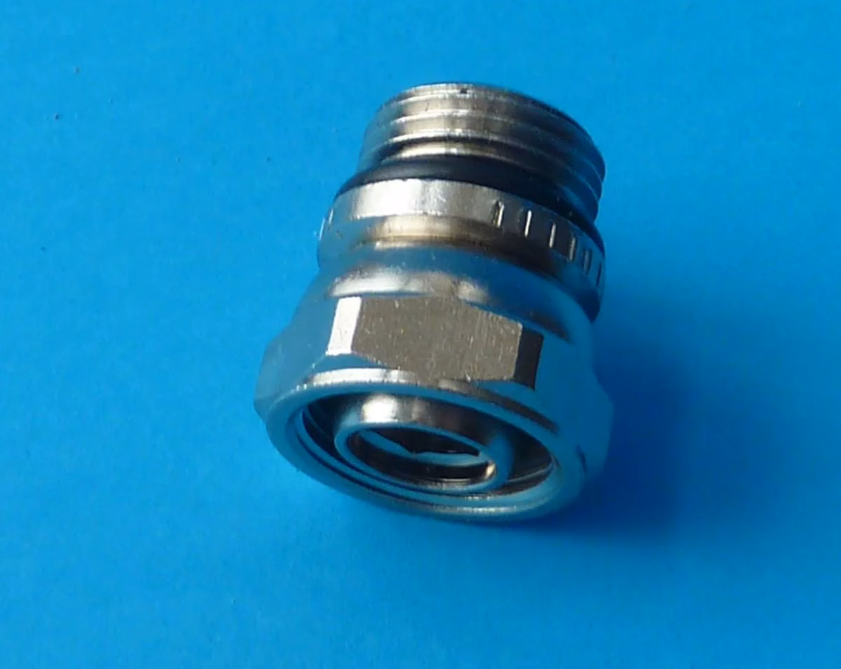 Danfoss nippel och mutter M22X15